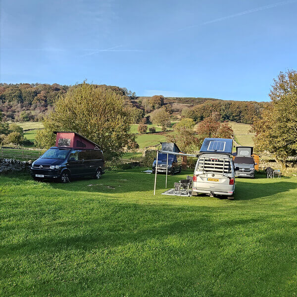 derbyshire-hills-camping-sml1 Camper vans enjoying the sun at Derbyshire Hills
