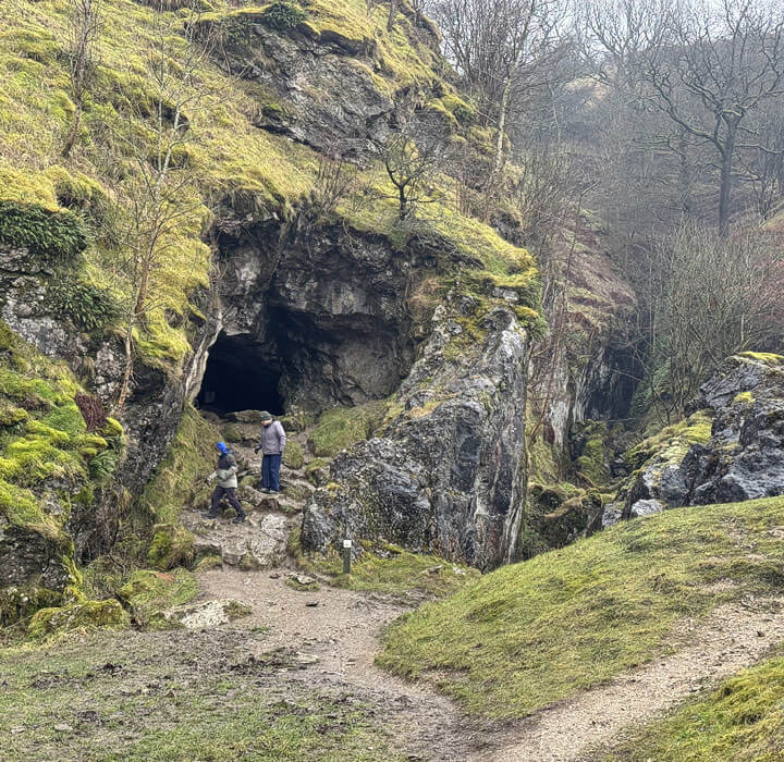 peak-cavern-near-castleton-show-cave The entrance to peak cavern near castleton — one of several show caves on the circular route
